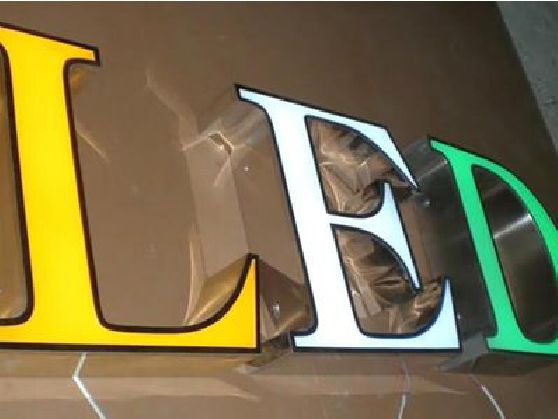 原阳介绍LED招牌的基础知识。